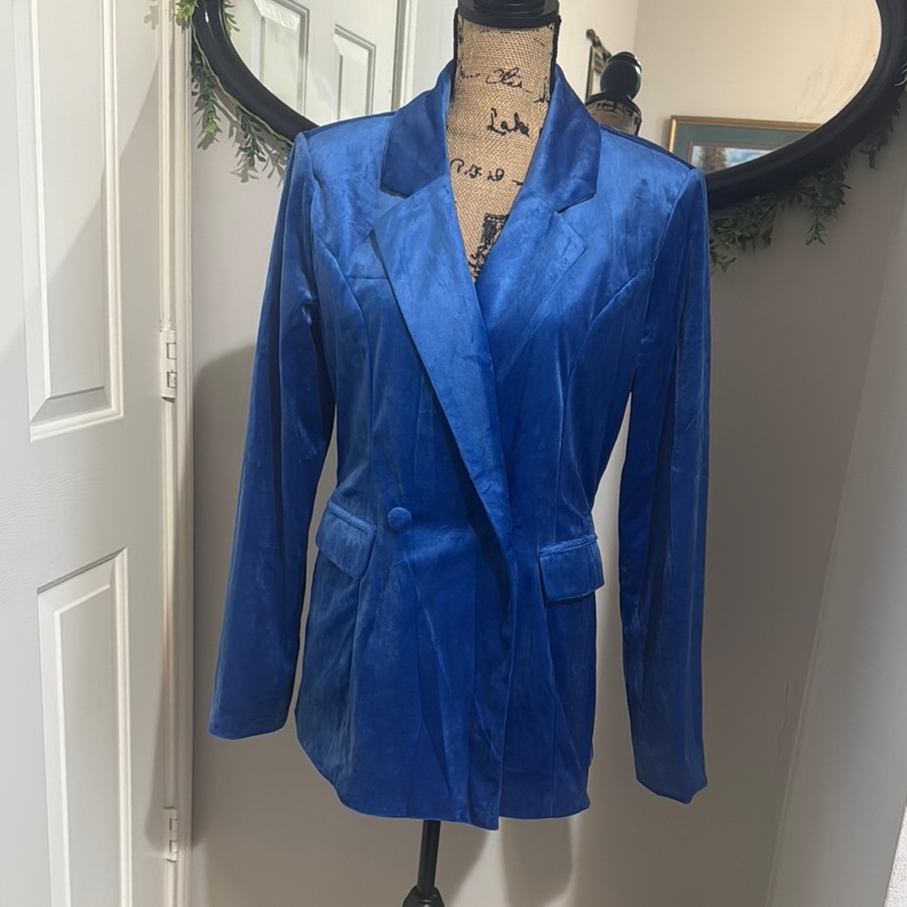 Electric Blue Velvet Blazer with Classic Lapel